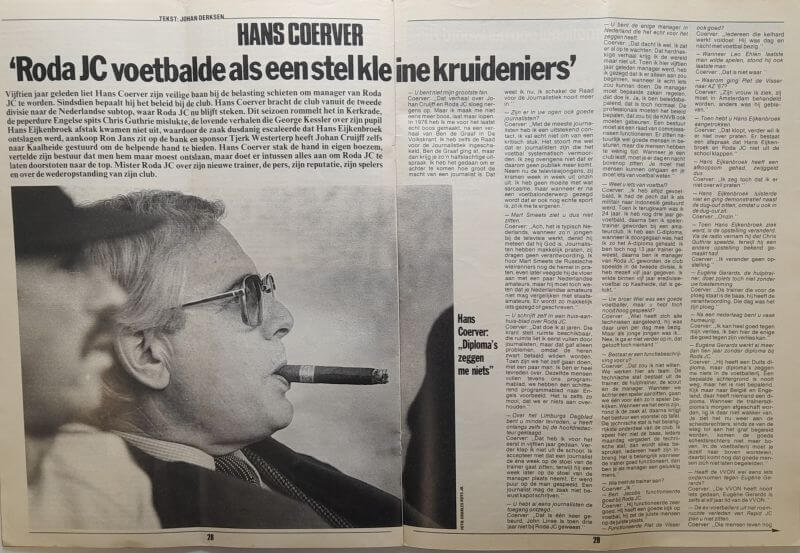 Roda JC speler met sigaar, vintage zwart-wit foto, sport en geschiedenis.