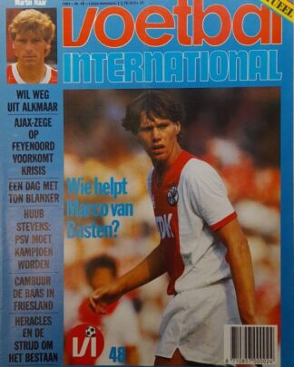 Jongetje in voetbalkleding op vintage sportblad cover, Oranje trui, WK 1984, voetbal magazine Nederland.