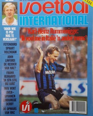 Voetbal International magazine cover met Karl-Heinz Rummenigge in actie.