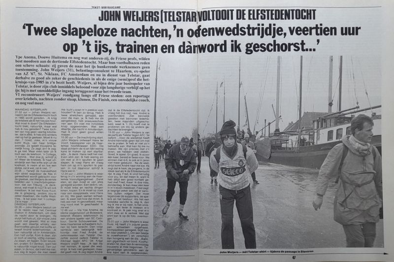 Zeilwedstrijd en schepen aan de haven met deelnemers in natte kleding.