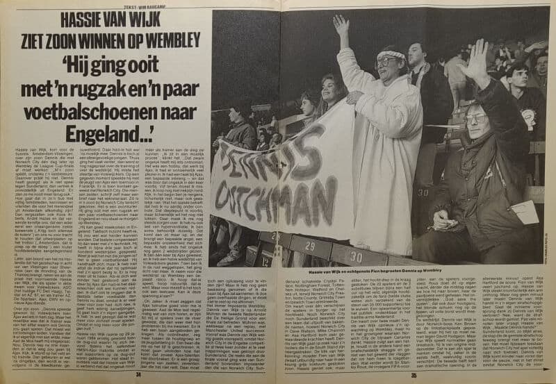 Voetbalfan met spandoek en supporters in stadion, Engeland.