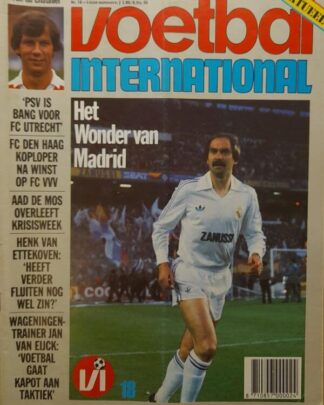 Voetbal International - Voetballegende in actie op het veld.