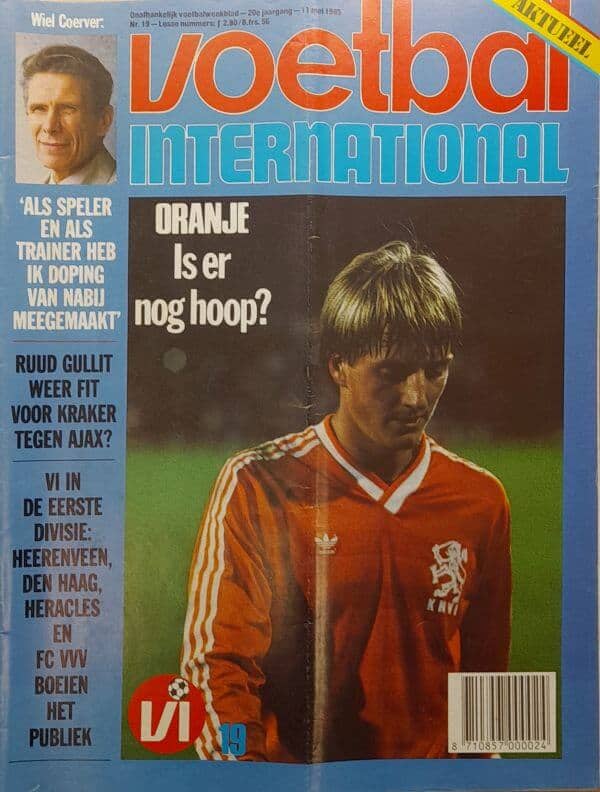 Voetbal International - Oranje speler met de vraag: Is er nog hoop?.