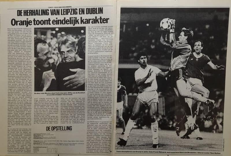 Voetballer in actie met bal, sportwedstrijd, zwart-wit foto.