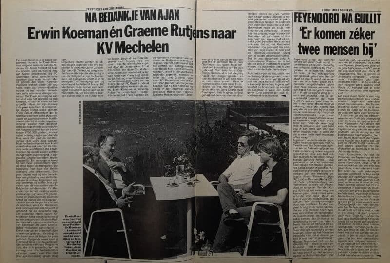 Oud krantenartikel met mensen die aan een tafel zitten, mogelijk uit een historische krant.