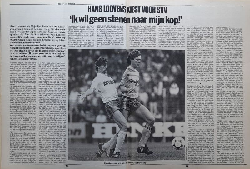 Hans Loovens speelt voetbal voor SVV, in een zwart-wit foto tijdens een wedstrijd.
