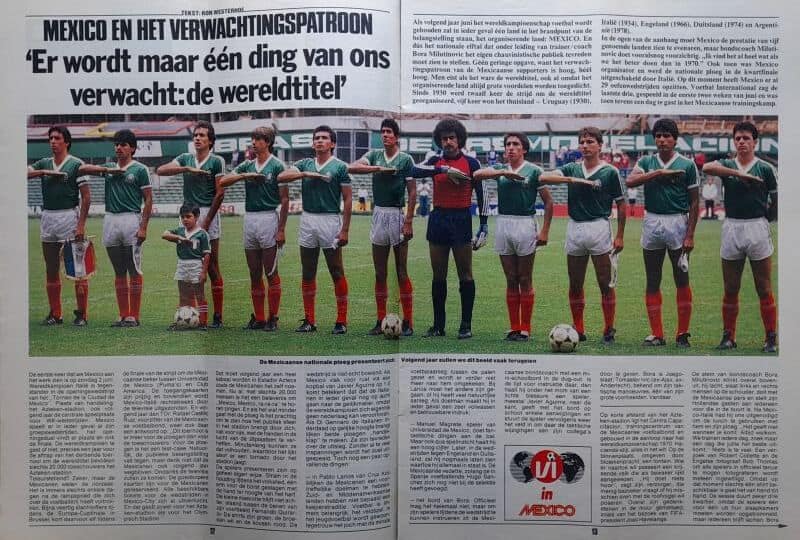 Voetbalteam in groene en witte uniformen, klaar voor een wedstrijd, met een krant als achtergrond.
