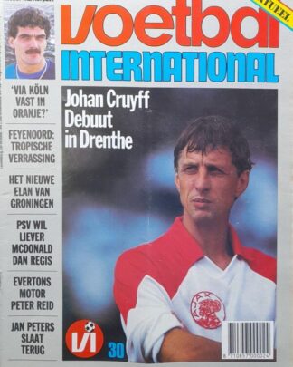 Voetbal International cover met Johan Cruyff debut in Drenthe, een iconisch moment in de Nederlandse.