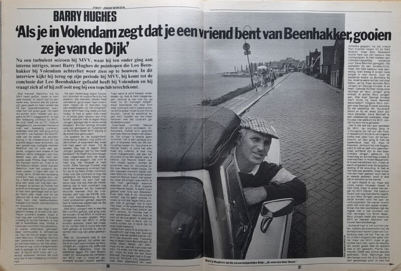 Interviewfoto van Barry Hughes met paraplu, zittend in auto, langs de boulevard in Nederland.