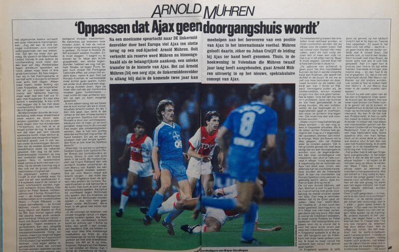 Voetbalspelers in actie tijdens een spannende wedstrijd op het veld.
