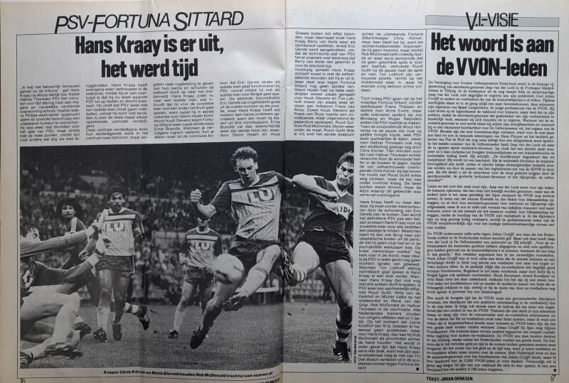 Actievolle voetbalwedstrijd met spelers in actie op het veld.