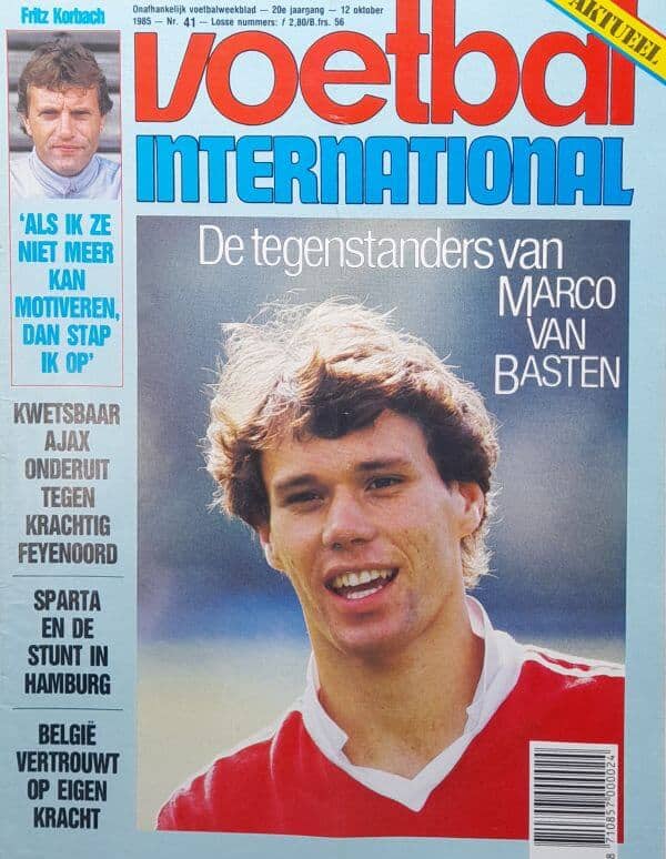 Marco van Basten op de cover van Voetbal International 1985.