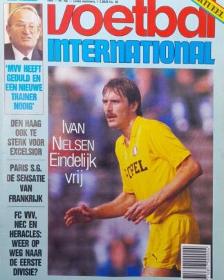 Voetbal International cover met Ivan Nielsen in geel shirt, 1985.