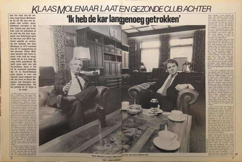 Klaas Molenaar en een man in een clubkamer met meubels en decoratie.