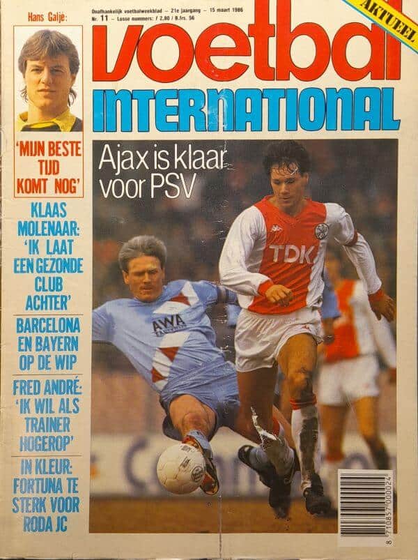 Voetbal International magazine cover met PSV en Ajax spelers uit 1986.