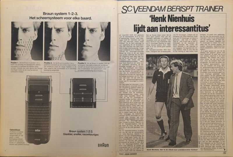 SC Veendam trainer Henk Nienhuis in gesprek met speler.
