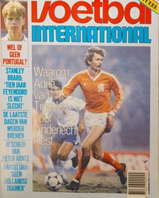 Voetbal International magazine uit 1986 met een voetballer in oranje tenue.