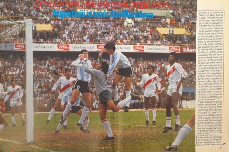 Argentina speelt tegen Maradona tijdens een voetbalwedstrijd in 1986.