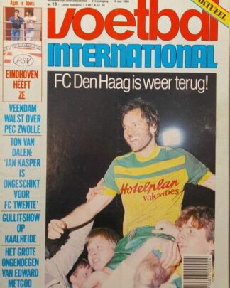 Voetbal International magazine cover met FC Den Haag speler.
